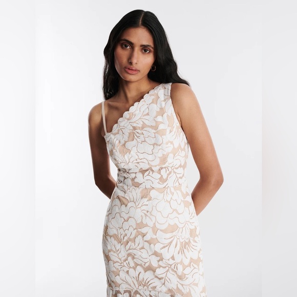 NWT BCBGMaxazria Alabama One Shoulder Lace Gown - Picture 4 of 8